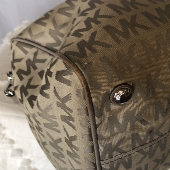 MICHAEL KORS Signature light gray Grayson Satchel handbag. - Picture 10 of 16